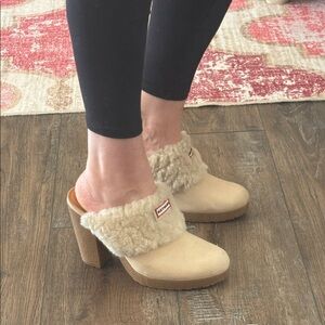 Hunter Women's Beige Shearling Mules
